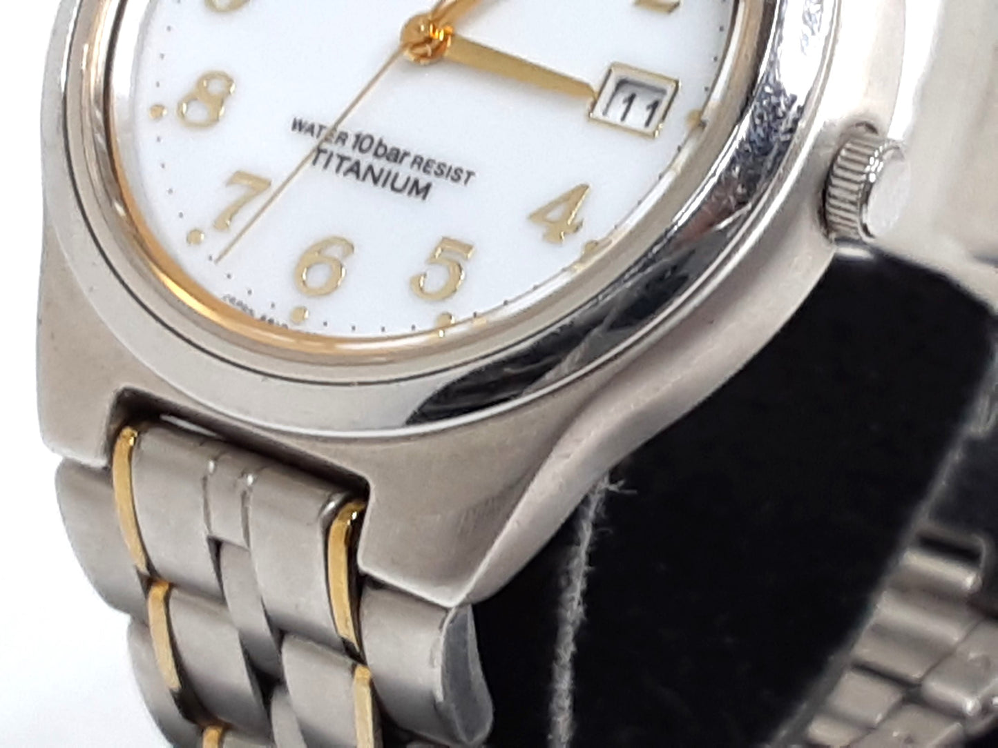 シチズン CITIZEN エコ ドライブ メンズ 腕時計 デイト B810-H22757 白 ホワイト シルバー ゴールド チタニウム チタン アナログ ソーラー クォーツ QZ ウォッチ 【中古】【送料無料】 ht5362