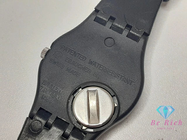 スウォッチ Swatch レディース 腕時計 白 ホワイト 黒 ブラック プラスチック SS 樹脂 ブレス アナログ クォーツ QZ ウォッチ 【中古】【送料無料】 ht6174