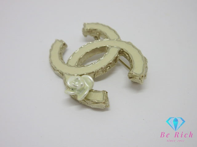 シャネル CHANEL ココ マーク カメリア 付 ブローチ A12A ゴールド アイボリー メッキ CC ロゴ アクセサリー 【中古】【送料無料】 ba3185