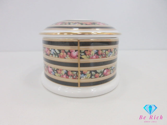 ウェッジウッド WEDGWOOD クリオ 小物入れ アクセサリー マルチカラー 陶器 ロゴ ケース 置物 【中古】【送料無料】 bh2757
