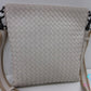 ボッテガ ヴェネタ BOTTEGA VENETA  イントレチャート ショルダーバッグ アイボリー ベージュ レザー ロゴ 鞄 メッセンジャーバッグ 【中古】【送料無料】 bk10438