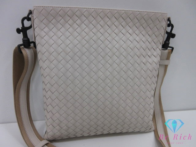 ボッテガ ヴェネタ BOTTEGA VENETA  イントレチャート ショルダーバッグ アイボリー ベージュ レザー ロゴ 鞄 メッセンジャーバッグ 【中古】【送料無料】 bk10438