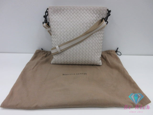 ボッテガ ヴェネタ BOTTEGA VENETA  イントレチャート ショルダーバッグ アイボリー ベージュ レザー ロゴ 鞄 メッセンジャーバッグ 【中古】【送料無料】 bk10438