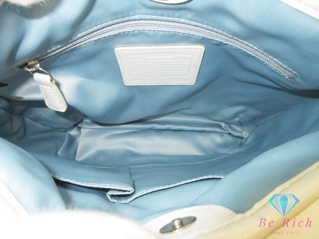 コーチ COACH ペネロピ シグネチャー ヒッピー ショルダーバッグ F15704 カーキ 白 ホワイト ロゴ PVC レザー 肩掛け 斜め掛け 鞄 【中古】【送料無料】 bk10653