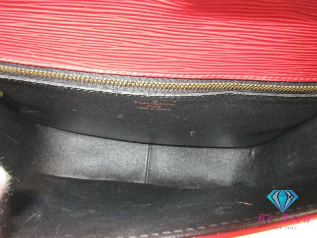 ルイ ヴィトン LOUIS VUITTON エピ サンクルー M52197 赤 レッド カスティリアンレッド  LV ロゴ ショルダーバッグ ポシェット 鞄  肩掛け 斜め掛け【中古】【送料無料】bk9264