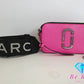 美品 マーク ジェイコブス MARC JACOBS ザ スナップショット ショルダーバッグ M0014503 ブライト ピンク レザー ダブル J ロゴ スモール カメラバッグ ポシェット クロスボディ 斜め掛け 鞄 ほぼ 未使用品 【中古】【送料無料】 bk9461