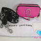 美品 マーク ジェイコブス MARC JACOBS ザ スナップショット ショルダーバッグ M0014503 ブライト ピンク レザー ダブル J ロゴ スモール カメラバッグ ポシェット クロスボディ 斜め掛け 鞄 ほぼ 未使用品 【中古】【送料無料】 bk9461