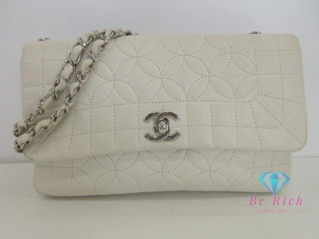 シャネル CHANEL チェーン ショルダーバッグ  A30051ラム スキン ホワイト 白 シルバー 金具 フラワー ステッチ ココマーク CC ロゴ 鞄 【中古】【送料無料】 bk9728