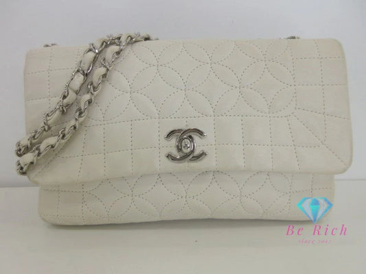 シャネル CHANEL チェーン ショルダーバッグ  A30051ラム スキン ホワイト 白 シルバー 金具 フラワー ステッチ ココマーク CC ロゴ 鞄 【中古】【送料無料】 bk9728