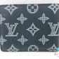 美品 ルイ ヴィトン LOUIS VUITTON モノグラム シャドウ ポルト フォイユ ミュルティプル M83379 ネイビー 紺 レザー LV ロゴ 小銭入れ なし 二つ折り財布 コンパクト ウォレット 【中古】【送料無料】 bs4291