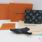 美品 ルイ ヴィトン LOUIS VUITTON モノグラム シャドウ ポルト フォイユ ミュルティプル M83379 ネイビー 紺 レザー LV ロゴ 小銭入れ なし 二つ折り財布 コンパクト ウォレット 【中古】【送料無料】 bs4291
