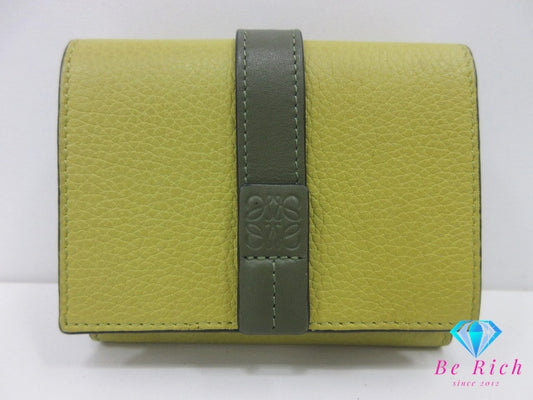 ロエベ LOEWE ロエベ トライフォールド ウォレット 三つ折り 財布 C660TR2X01 アナグラム グリーン ロゴ レザー コンパクト ウォレット 【中古】【送料無料】bs4292