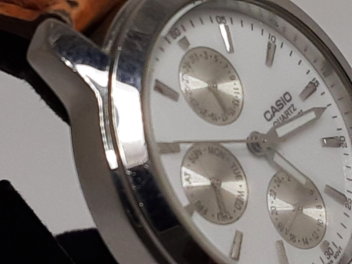 カシオ CASIO メンズ 腕時計 デイデイト トリプル カレンダー MTP-1192 白 茶 ホワイト ブラウン SS レザー ブレス アナログ クォーツ QZ ウォッチ 【中古】【送料無料】 ht5338