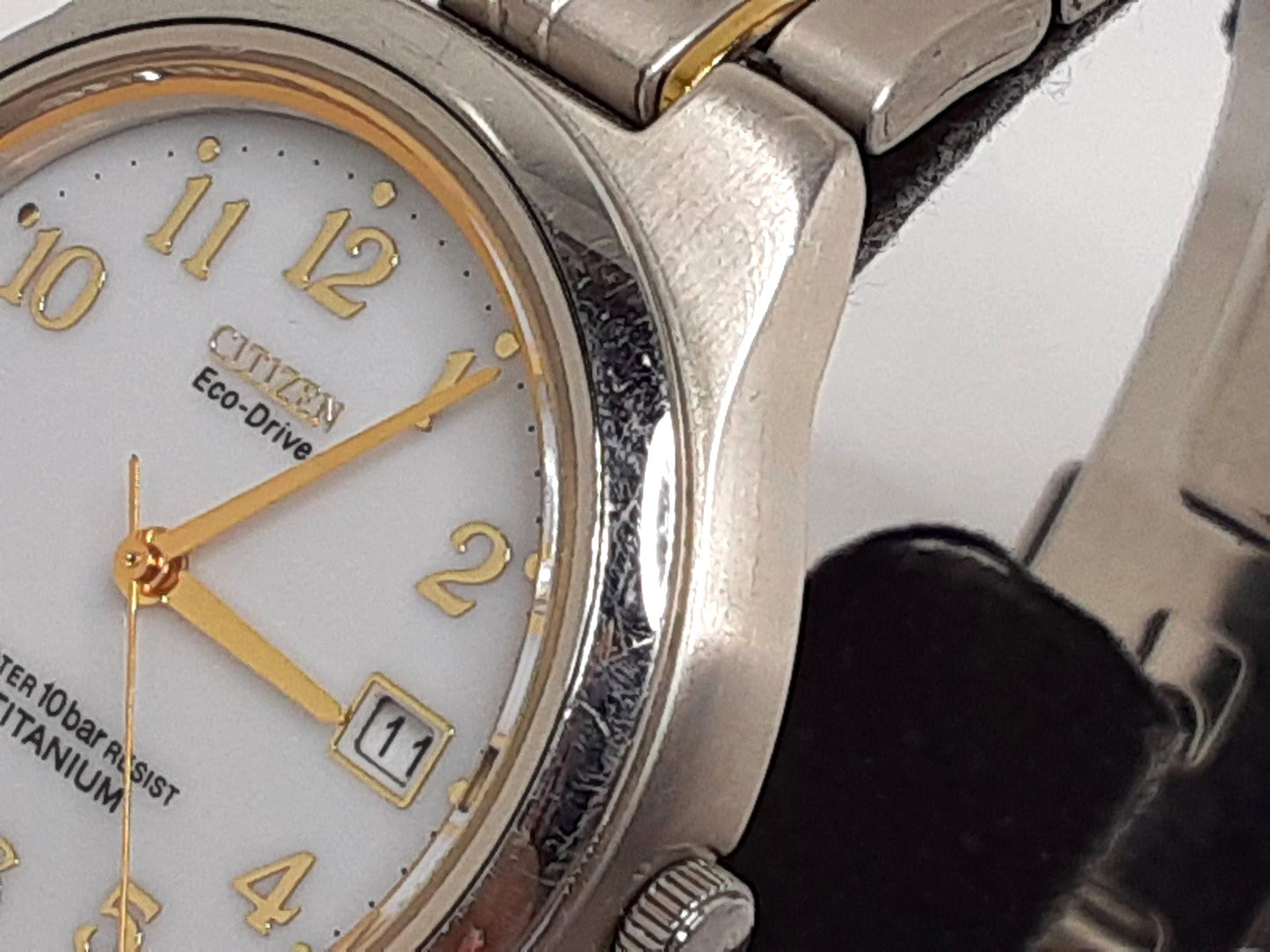 シチズン CITIZEN エコ ドライブ メンズ 腕時計 デイト B810-H22757 白 ホワイト シルバー ゴールド チタニウム チタン アナログ ソーラー クォーツ QZ ウォッチ 【中古】【送料無料】 ht5362