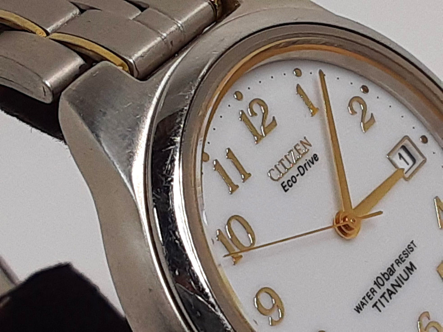 シチズン CITIZEN エコ ドライブ メンズ 腕時計 デイト B810-H22757 白 ホワイト シルバー ゴールド チタニウム チタン アナログ ソーラー クォーツ QZ ウォッチ 【中古】【送料無料】 ht5362