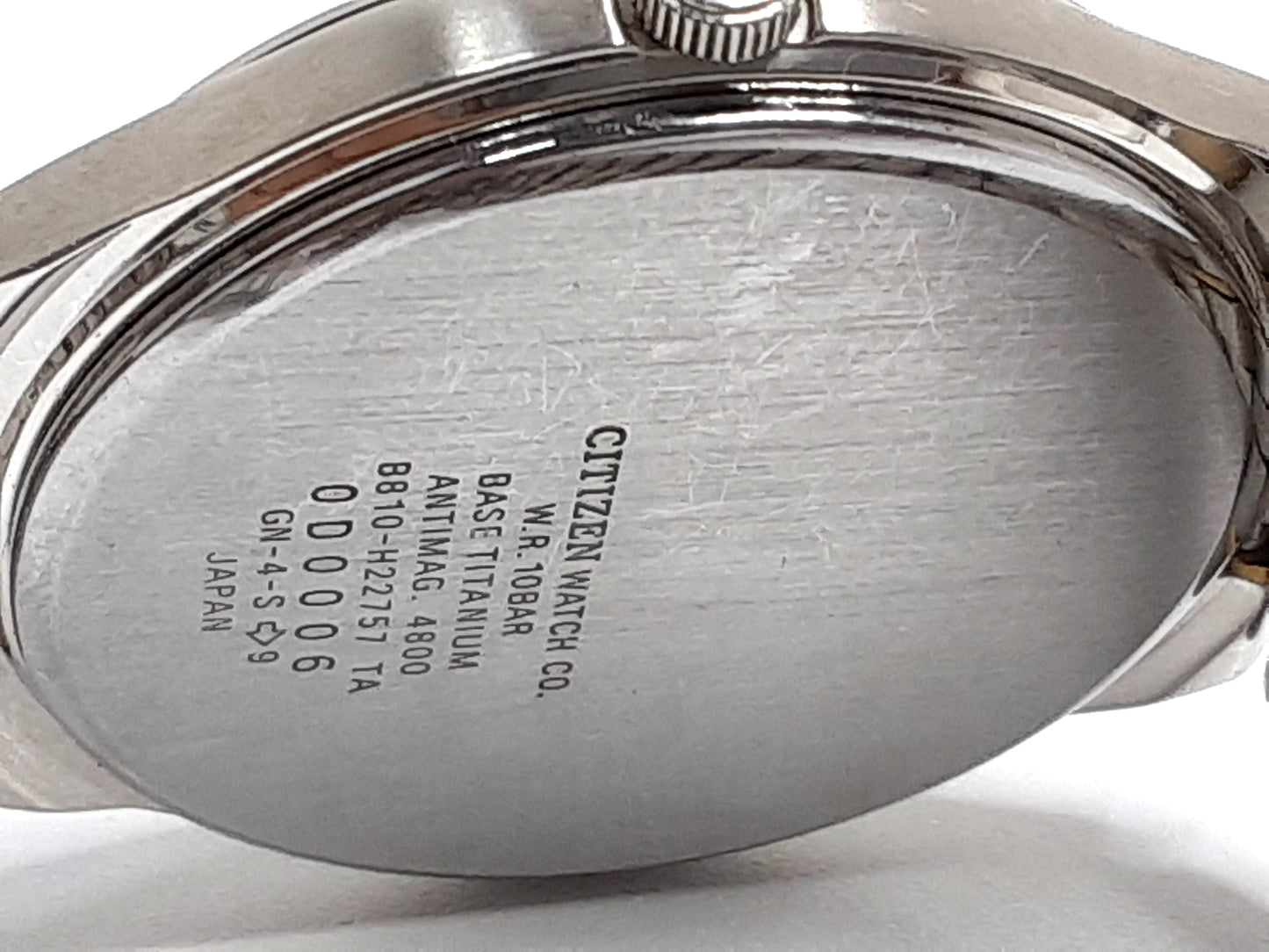 シチズン CITIZEN エコ ドライブ メンズ 腕時計 デイト B810-H22757 白 ホワイト シルバー ゴールド チタニウム チタン アナログ ソーラー クォーツ QZ ウォッチ 【中古】【送料無料】 ht5362