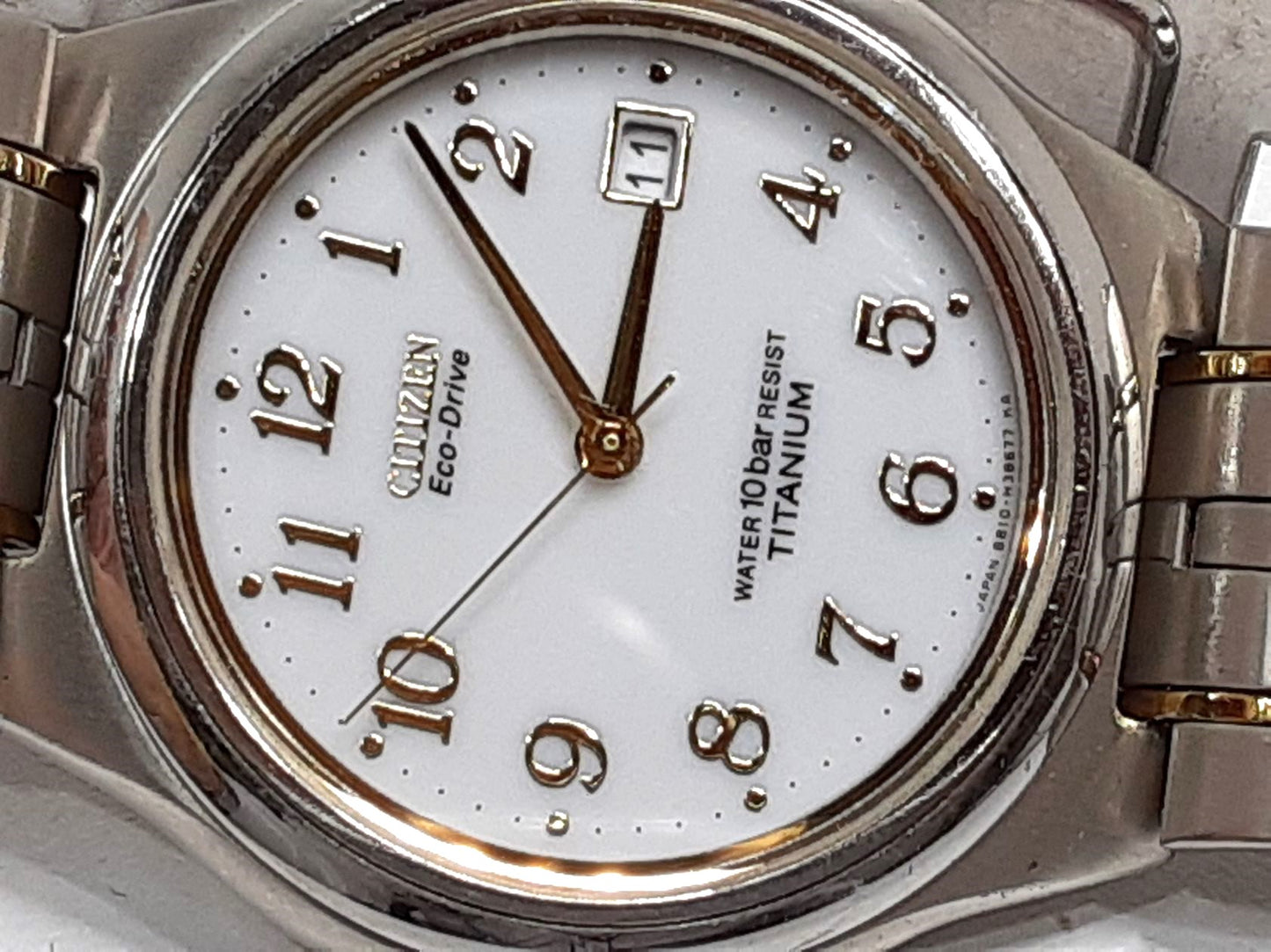 シチズン CITIZEN エコ ドライブ メンズ 腕時計 デイト B810-H22757 白 ホワイト シルバー ゴールド チタニウム チタン アナログ ソーラー クォーツ QZ ウォッチ 【中古】【送料無料】 ht5362
