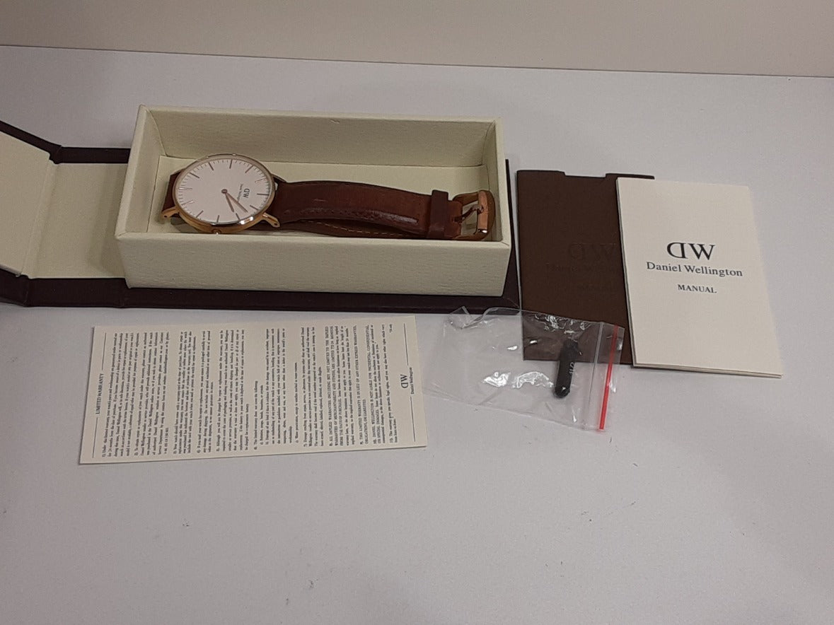 ダニエル ウェリントン Daniel Wellington クラシック 36MM 腕時計 B36R9 白 ホワイト 茶 ブラウン SS レザー ブレス アナログ クォーツ QZ ウォッチ DW CLASSIC 【中古】【送料無料】 ht5373