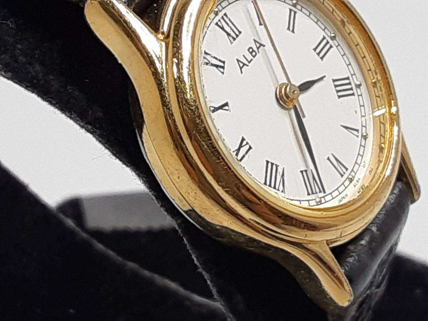 セイコー SEIKO アルバ ALBA レディース 腕時計 V501-X037 白 ホワイト ブラック 黒 SS レザー ブレス アナログ クオーツ QZ ウォッチ 【中古】【送料無料】 ht5379