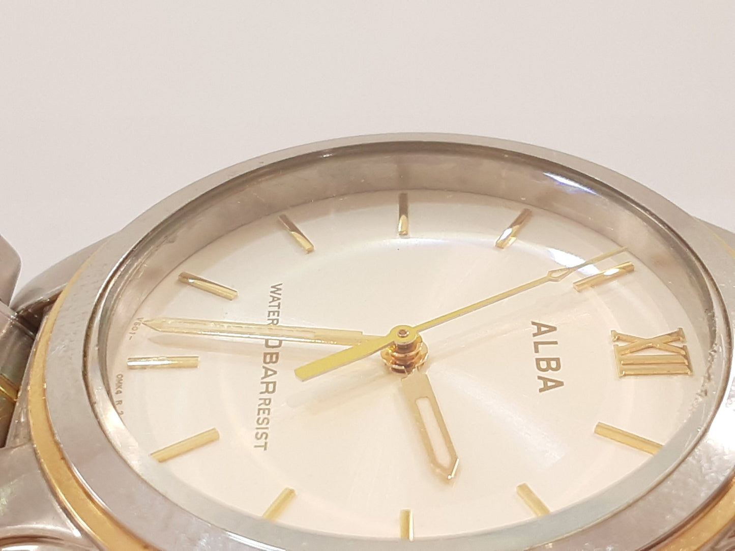 セイコー SEIKO アルバ ALBA ユニセックス ボーイズ 腕時計 V501-0DY0 ラウンド シルバー ゴールド SS GP ブレス アナログ クオーツ QZ ウォッチ メンズ レディース 【中古】【送料無料】 ht5540