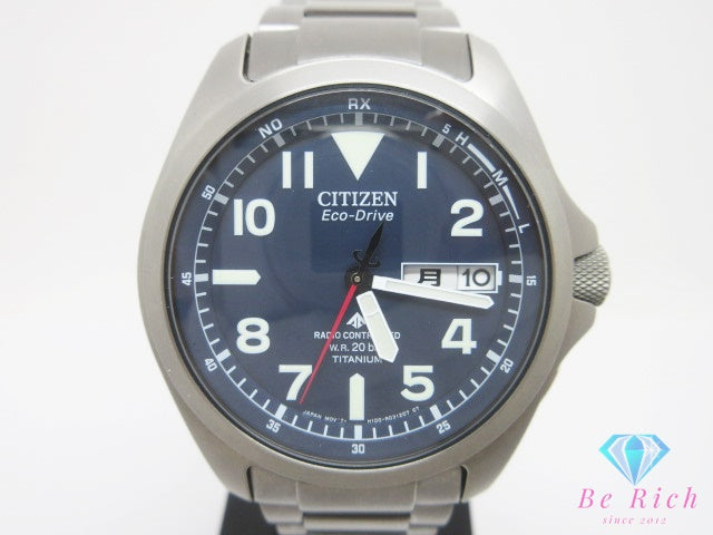美品 シチズン CITIZEN プロマスター ランド エコ ドライブ 電波時計 AT6080-53L メンズ 腕時計 デイデイト 紺 ネイビー シルバー チタン ソーラー アナログ クォーツ QZ ウォッチ PROMASTER LAND Eco-Drive 【中古】【送料無料】 ht6779