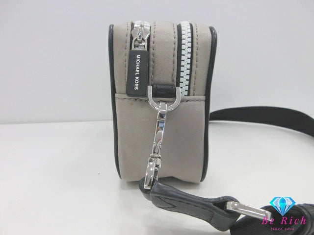 マイケルコース MICHAEL KORS ショルダーバッグ 35H9SY9C5C グレー パールグレー ナイロン ロゴ ポシェット 鞄  【中古】【送料無料】 sh1735